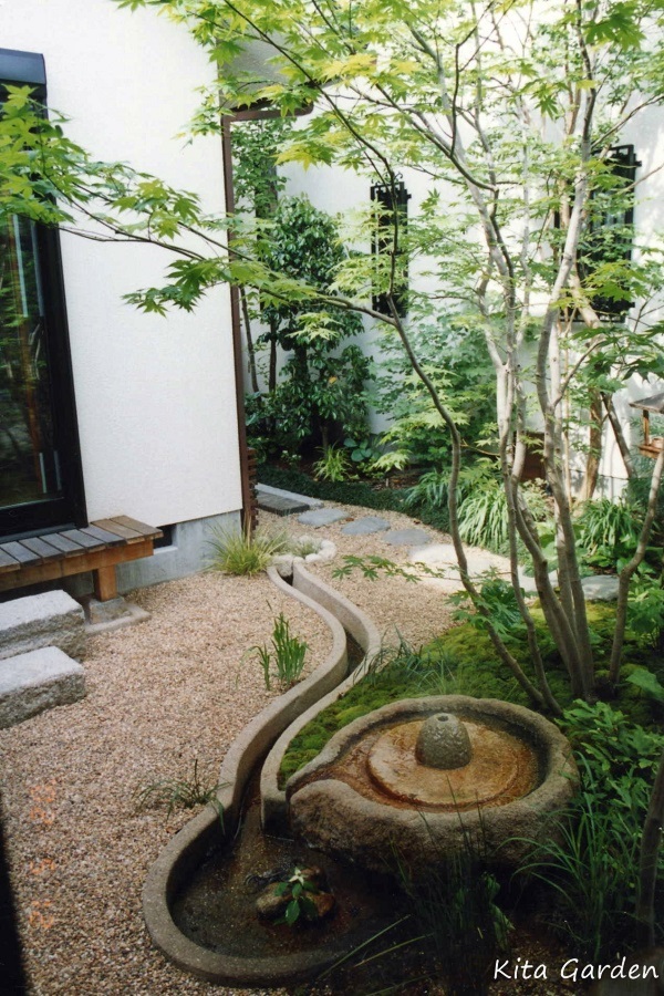 兵庫芦屋市の砂利と苔の和風の庭