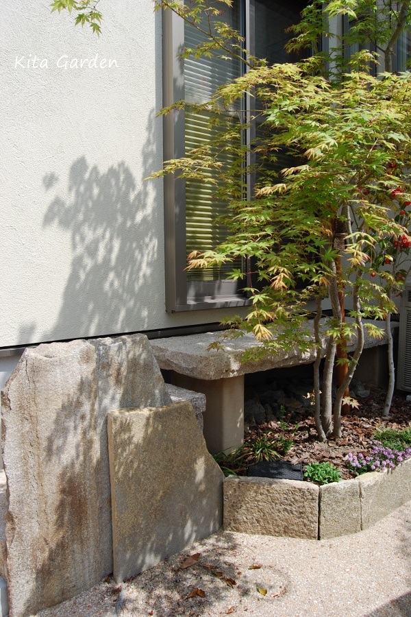 和室前に造った景石のある和の庭