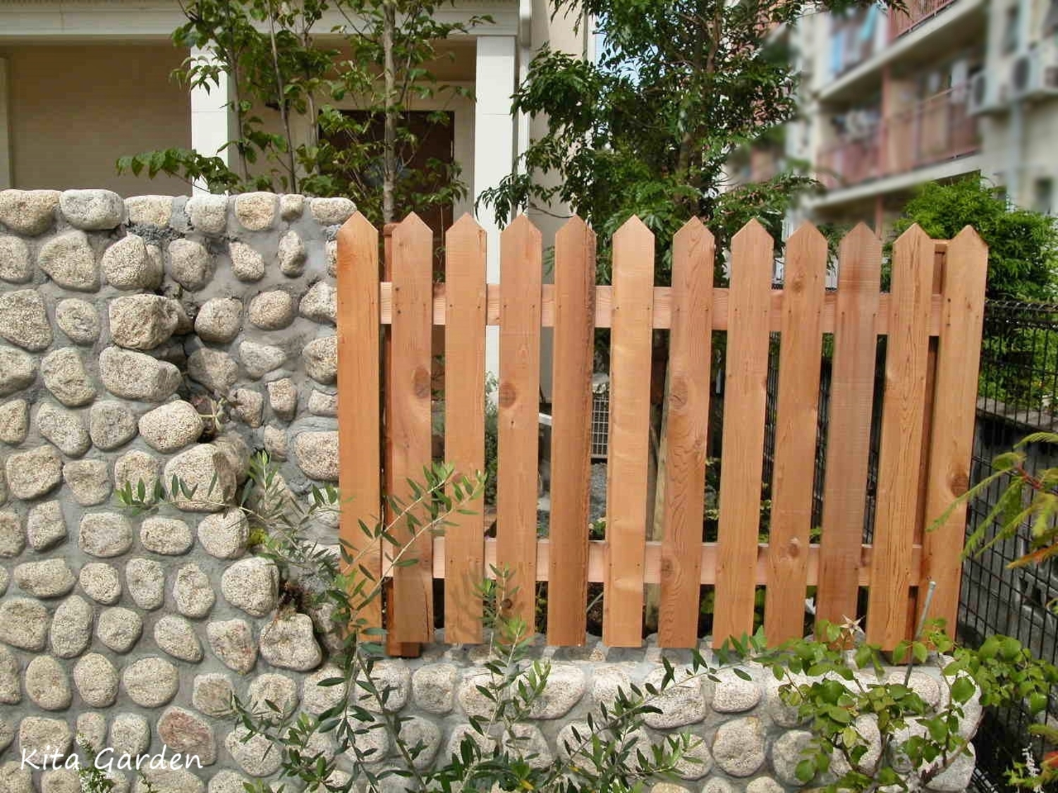 石塀とウッドフェンス