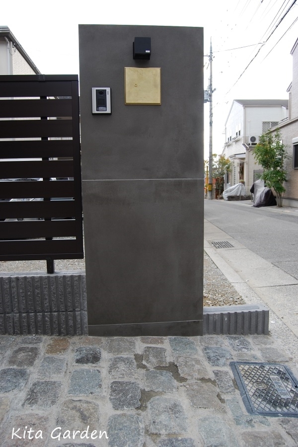 モルタル風イタリア製タイルの門柱