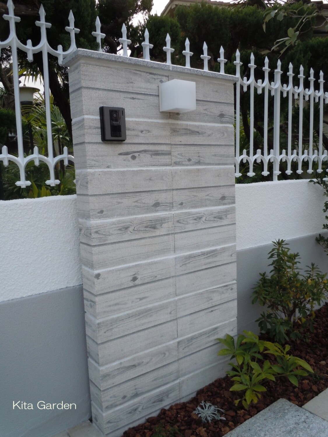 上質なブロックで造ったデザイン門柱