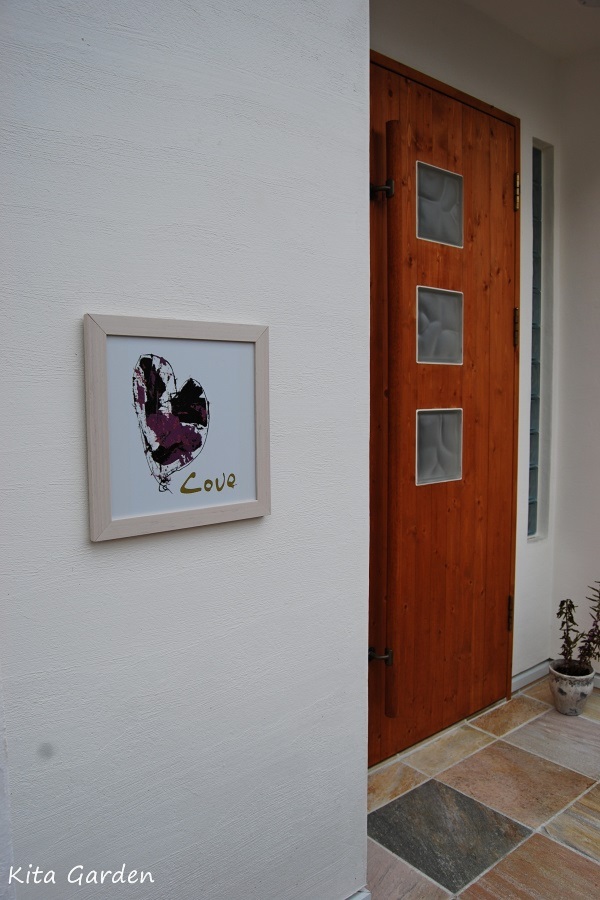 玄関横に飾ったガーデンアート