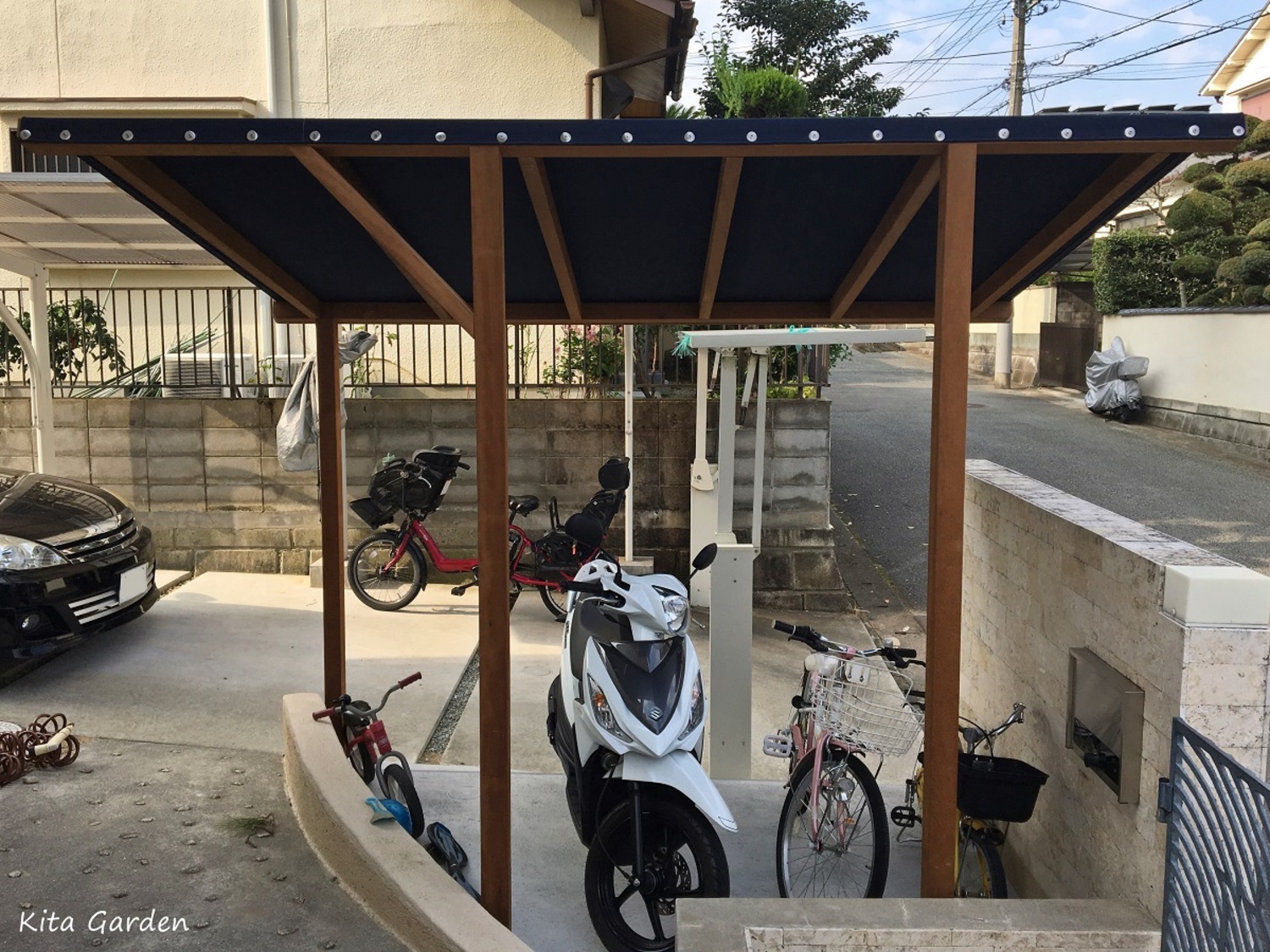 玄関前を自転車置き場(サイクルポート)に外構リフォーム