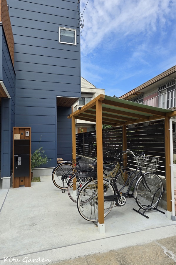 伊丹市K様邸の自転車屋根