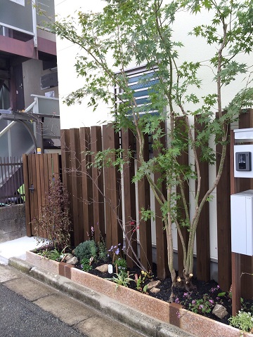 尼崎市のアプローチ花壇植栽工事