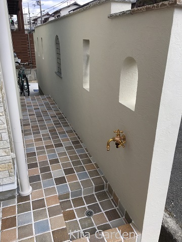 尼崎市の新築外構のタイルの庭