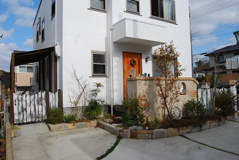川西市無添加住宅のナチュラル外構