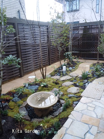 宝塚市の雑木の植栽と苔庭