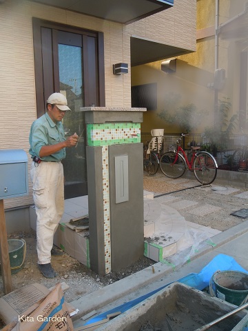 西宮市の外構の門柱施工
