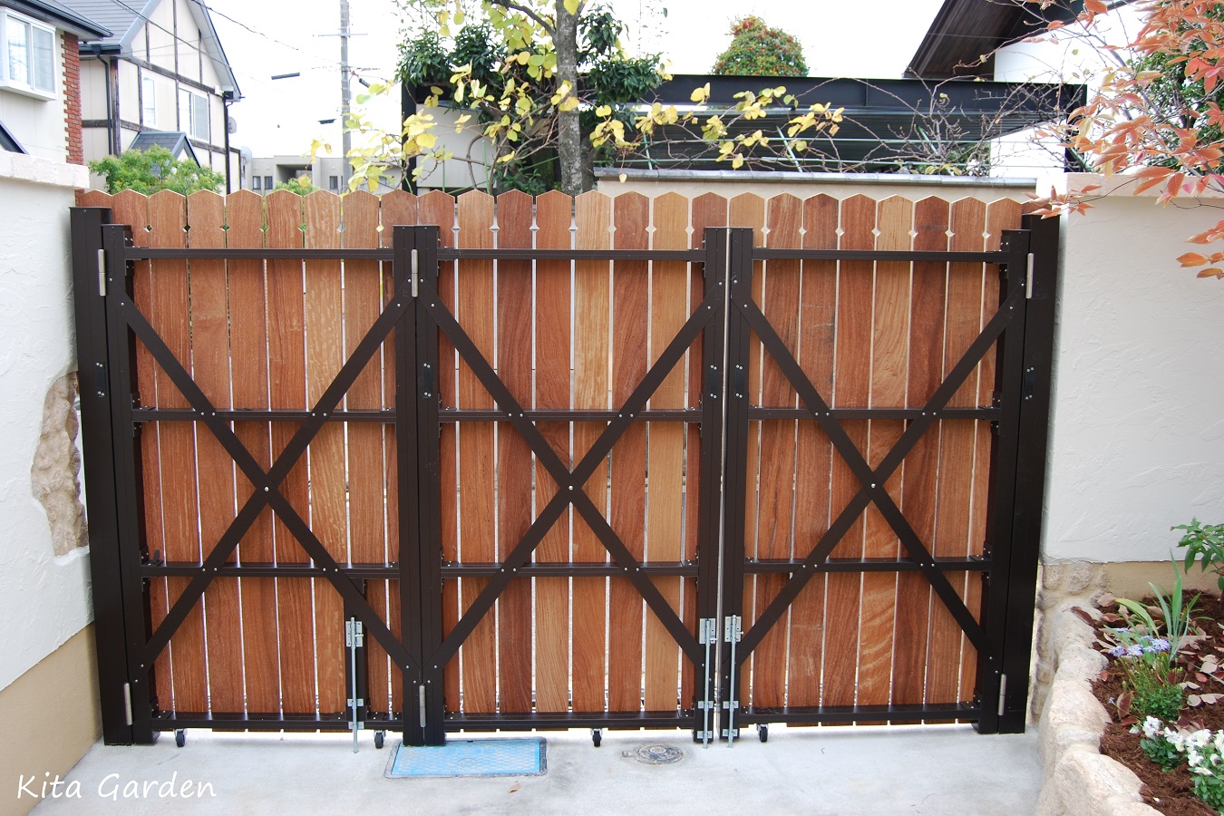 手作りの木製折戸