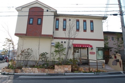 大阪のパン屋の外構