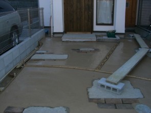 西宮市の新築外構の駐車場の土間工