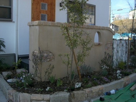 川西市のナチュラル外構の植栽工事