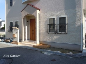 尼崎市の南欧風住宅の外構施工前