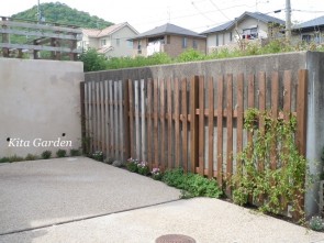 川西市のナチュラル外構のフェンス