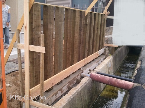 宝塚市の新築外構の枕木垣根