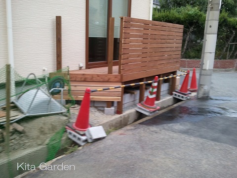 尼崎市の新築外構のウッドデッキ工