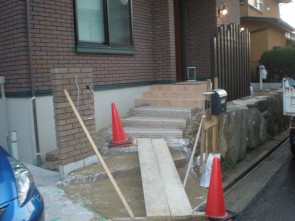 川西市の新築外構アプローチ階段工事