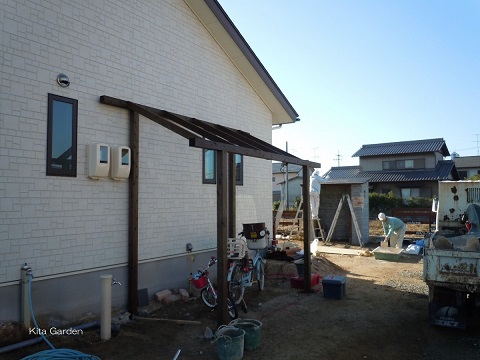 岡山県の新築外構の帆布の自転車屋根