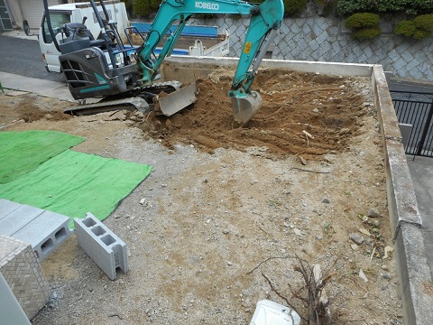神戸市の新築外構掘削作業