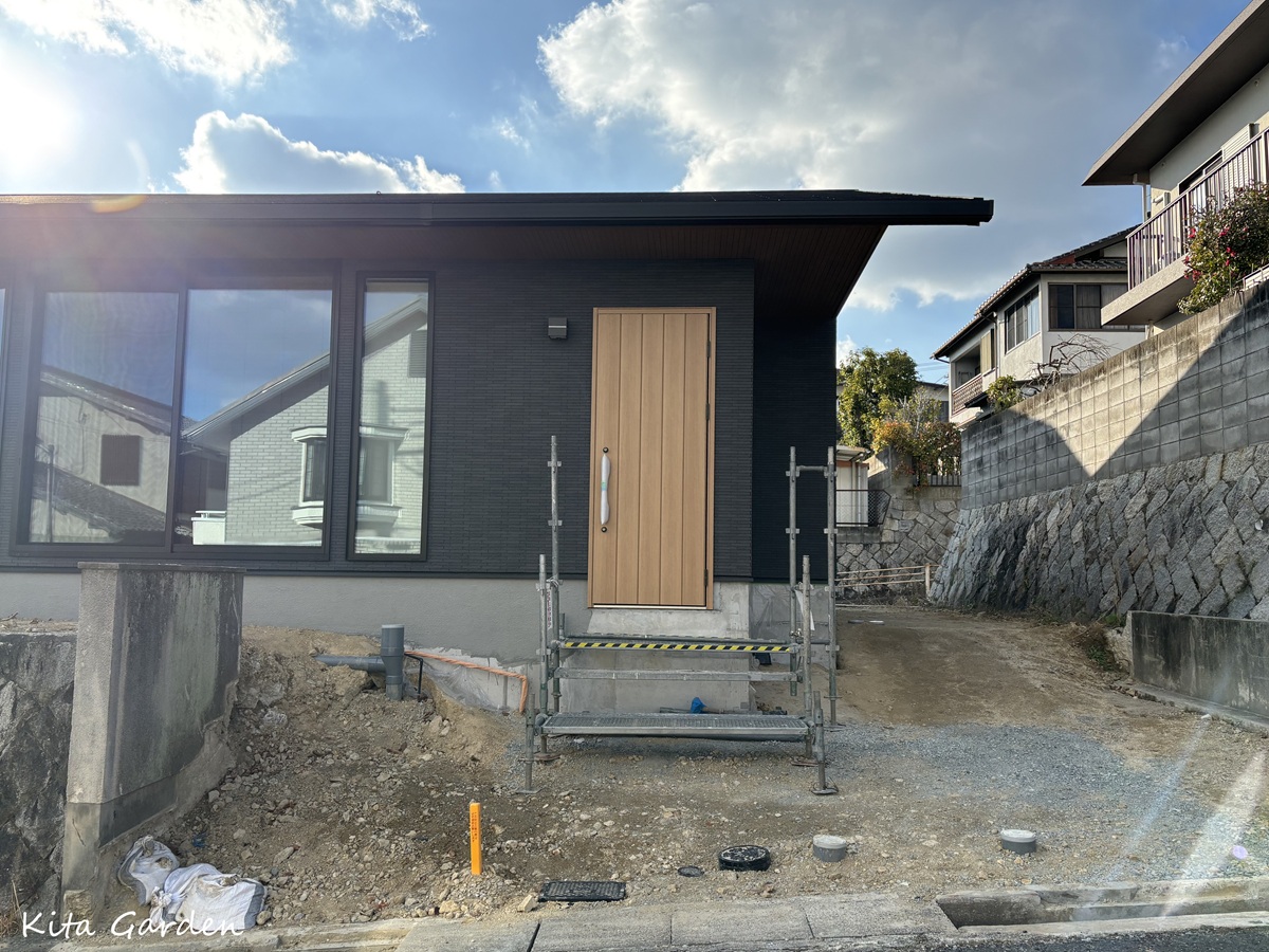 宝塚市の平屋の家の新築外構と庭工事