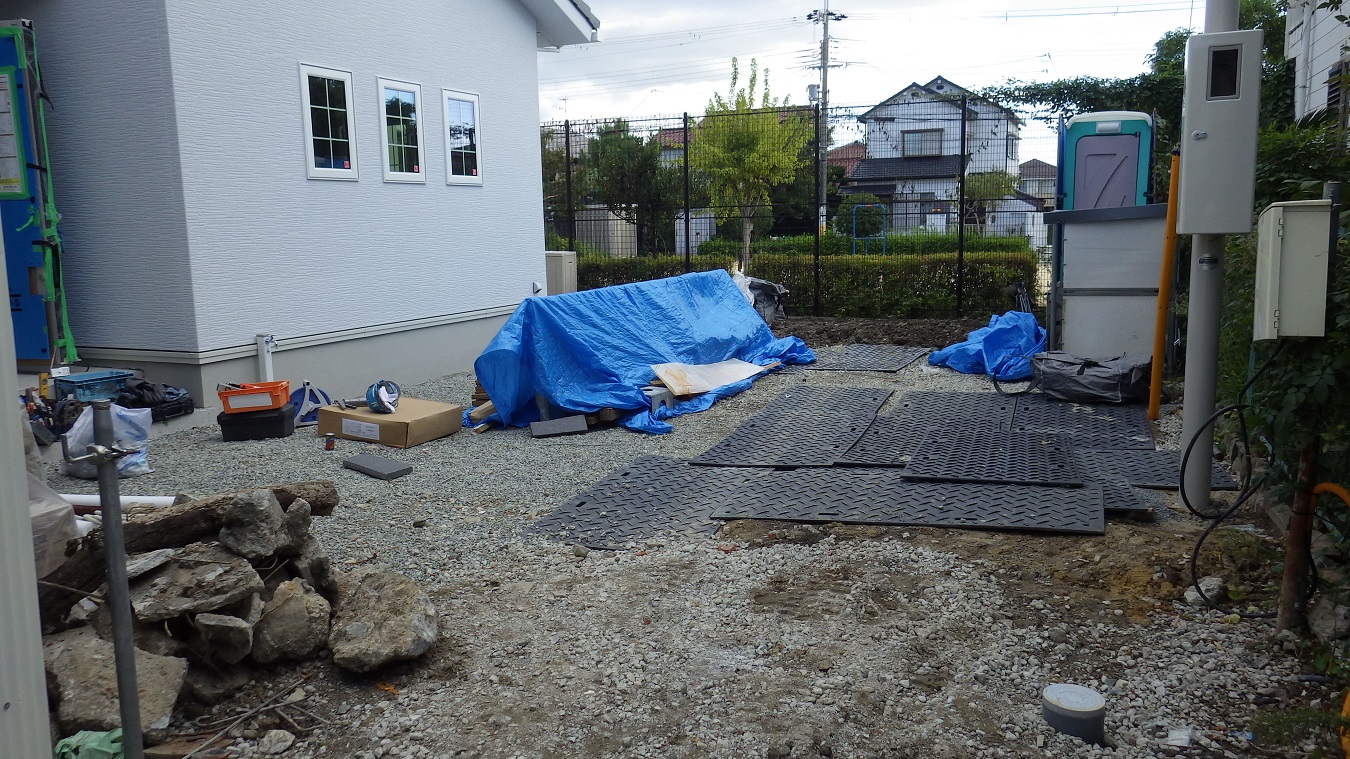 伊丹市の旗竿地の新築外構工事