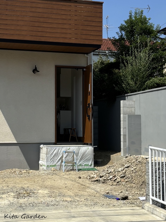 新築外構の玄関ポーチ拡張工事