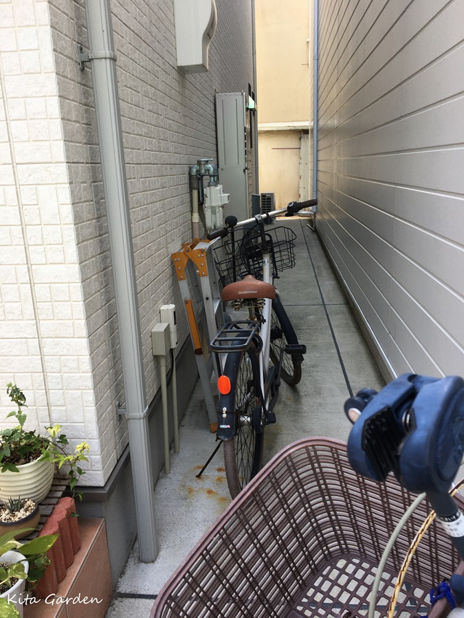 大阪で狭小地に設置したサイクルポート