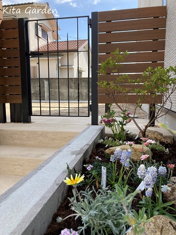 伊丹市の花壇の植栽工事
