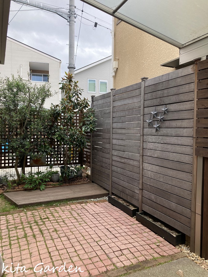 宝塚市H様邸のウッドフェンスと庭