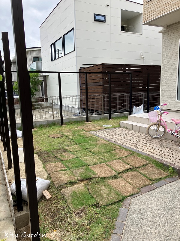 宝塚市の芝生の庭のリフォーム工事