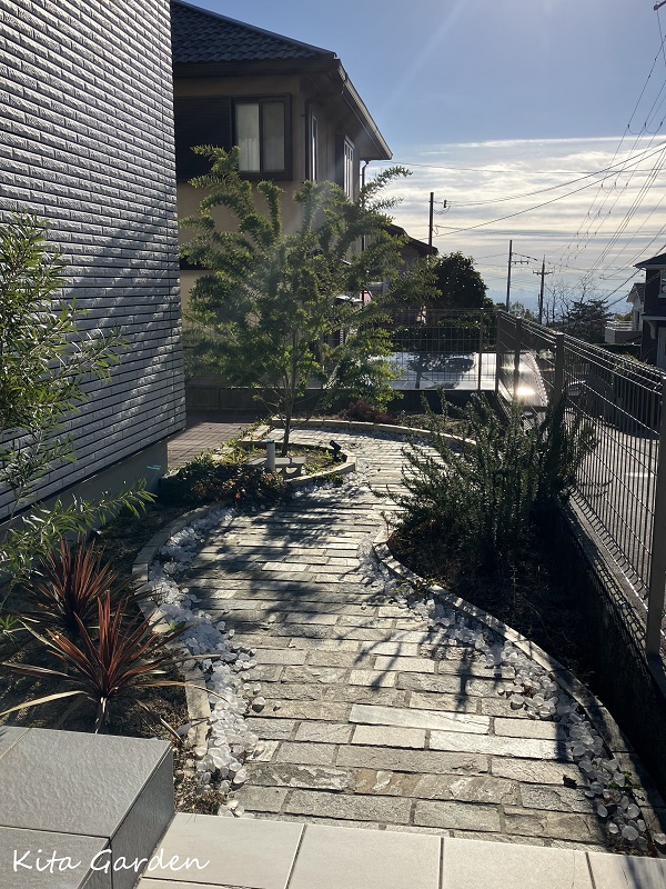 宝塚市の庭の目隠しフェンス工事