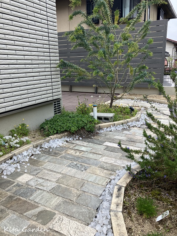 宝塚市の庭の目隠しフェンス工事