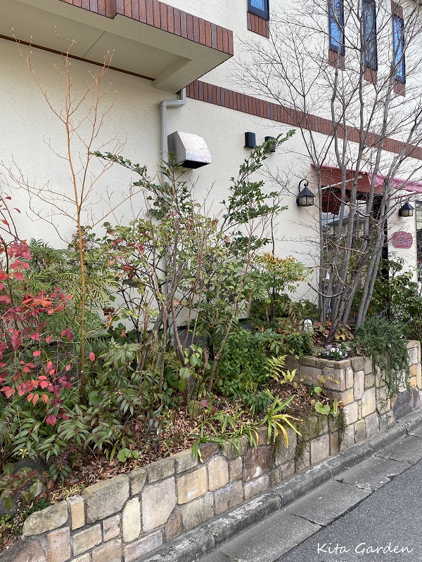 大阪で15年前に施工した花壇の庭