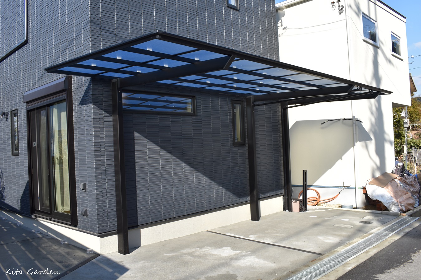 LIXILカーポートフーゴの施工事例