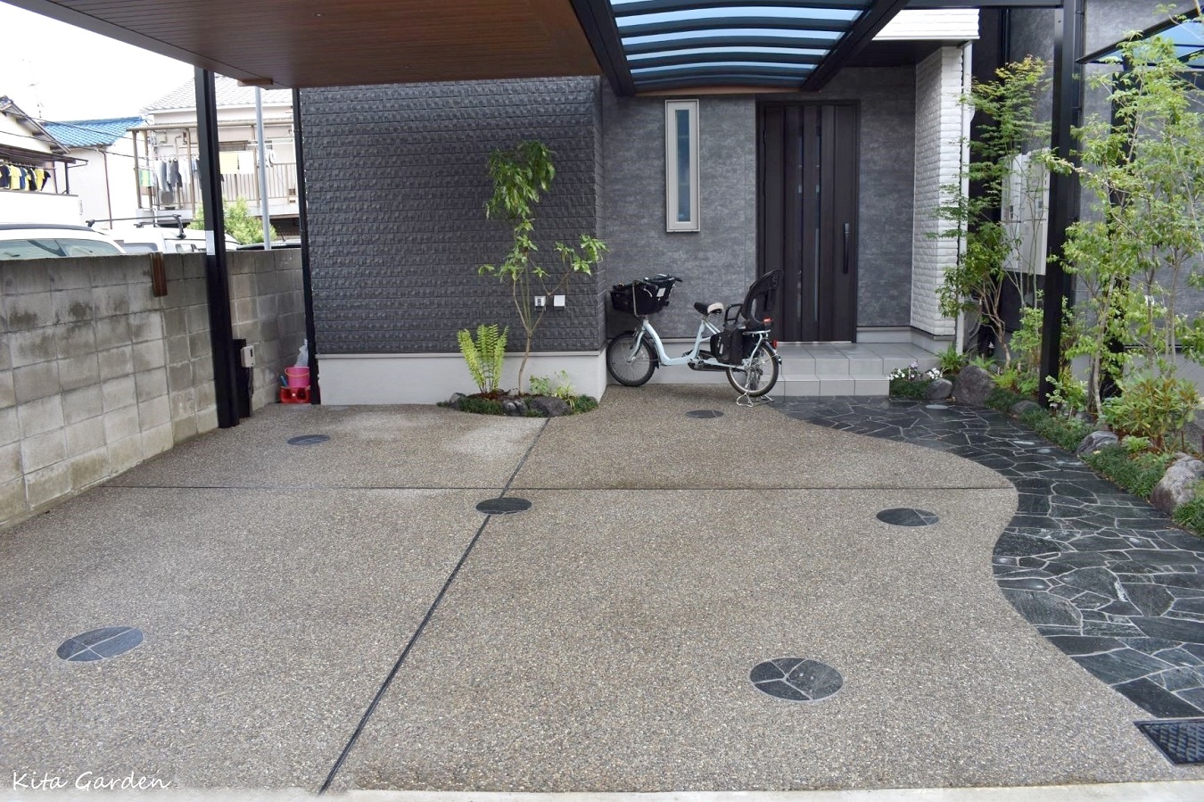 大阪豊中市で施工した洗い出しのガレージ