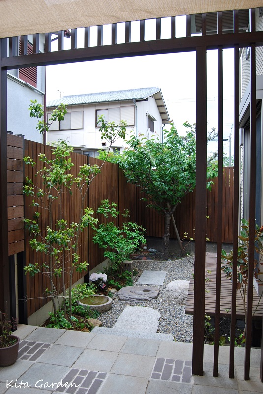 芦屋市で施工した和の庭とフェンス