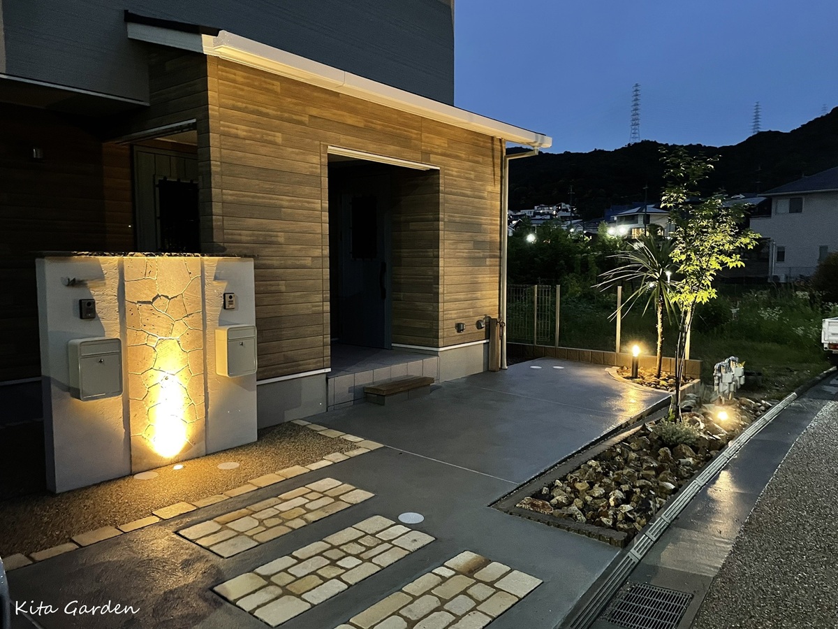 宝塚市の新築外構工事の夜の外構