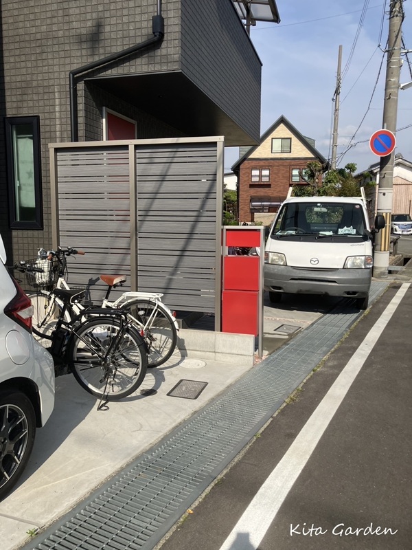 伊丹市での玄関の目隠しフェンス工事