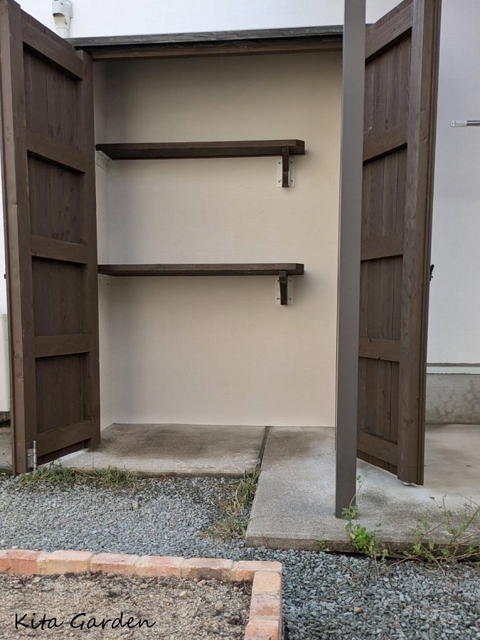 自然素材で造ったガーデン物置