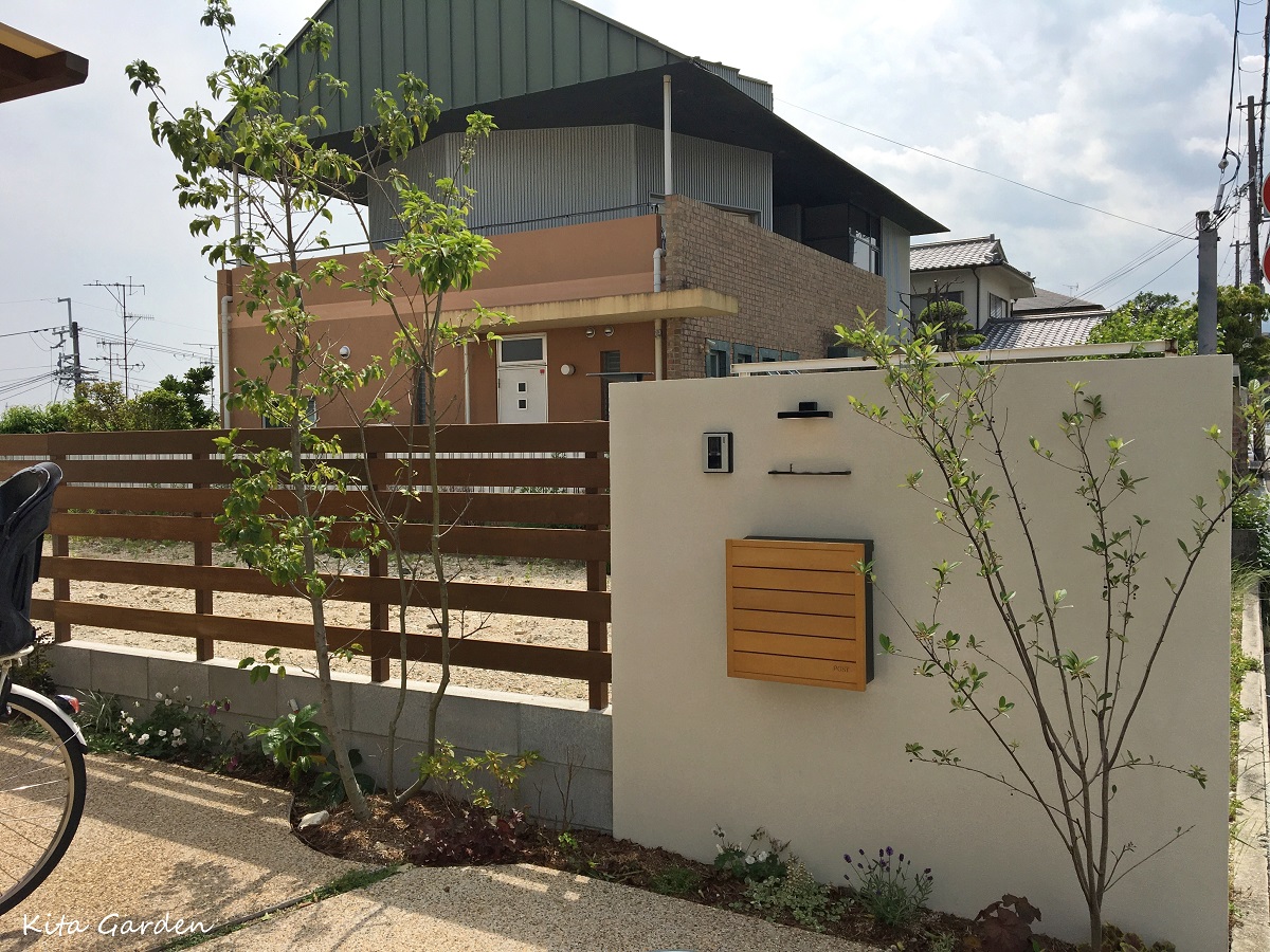 西宮市で施工したおしゃれな門柱とポスト