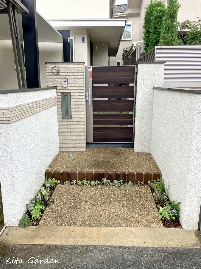 神戸市の玄関前の植栽リフォーム事例