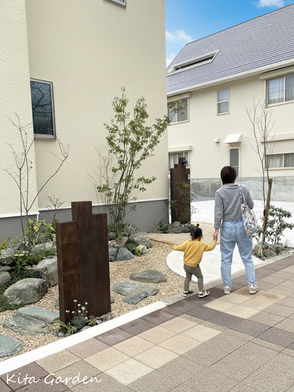 玄関まわりのおしゃれなガーデニング施工事例