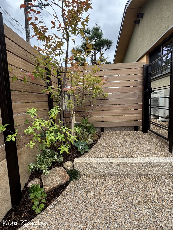 目隠しのウッドフェンス