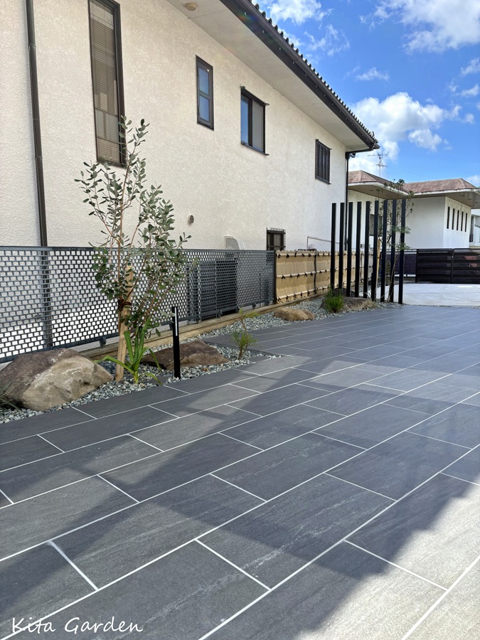 西宮市の庭リフォーム工事で完成したモダンな庭
