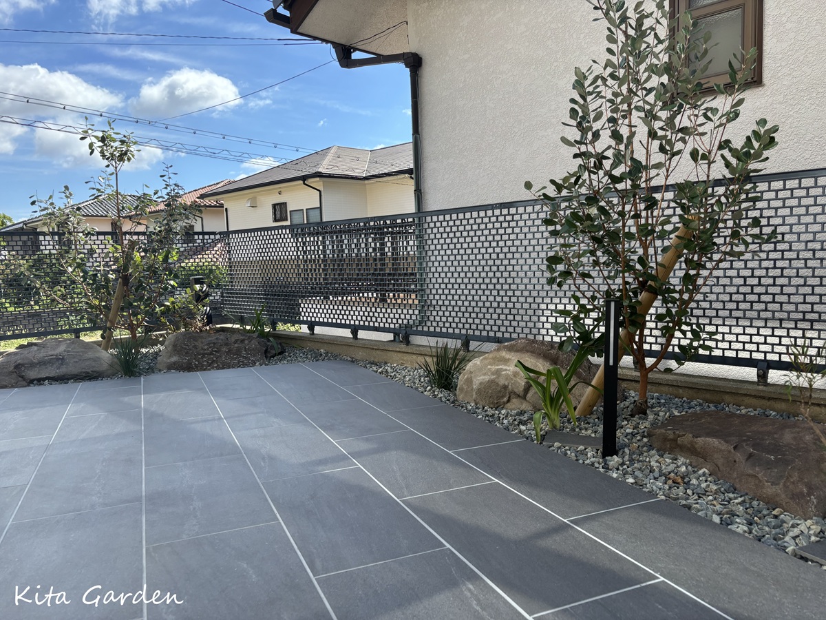 西宮市の既存の石を活かした庭リフォーム施工例