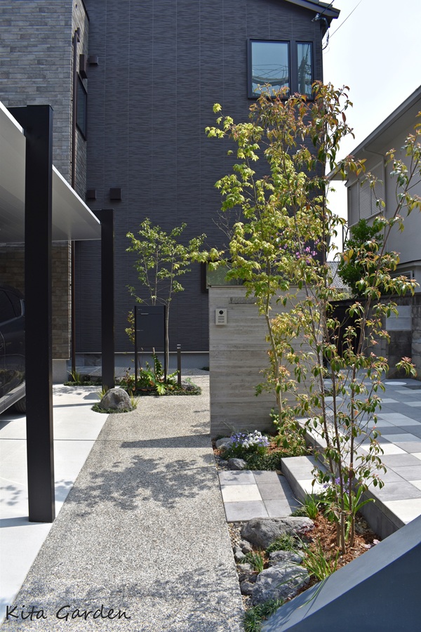 池田市のモダン外構と植栽