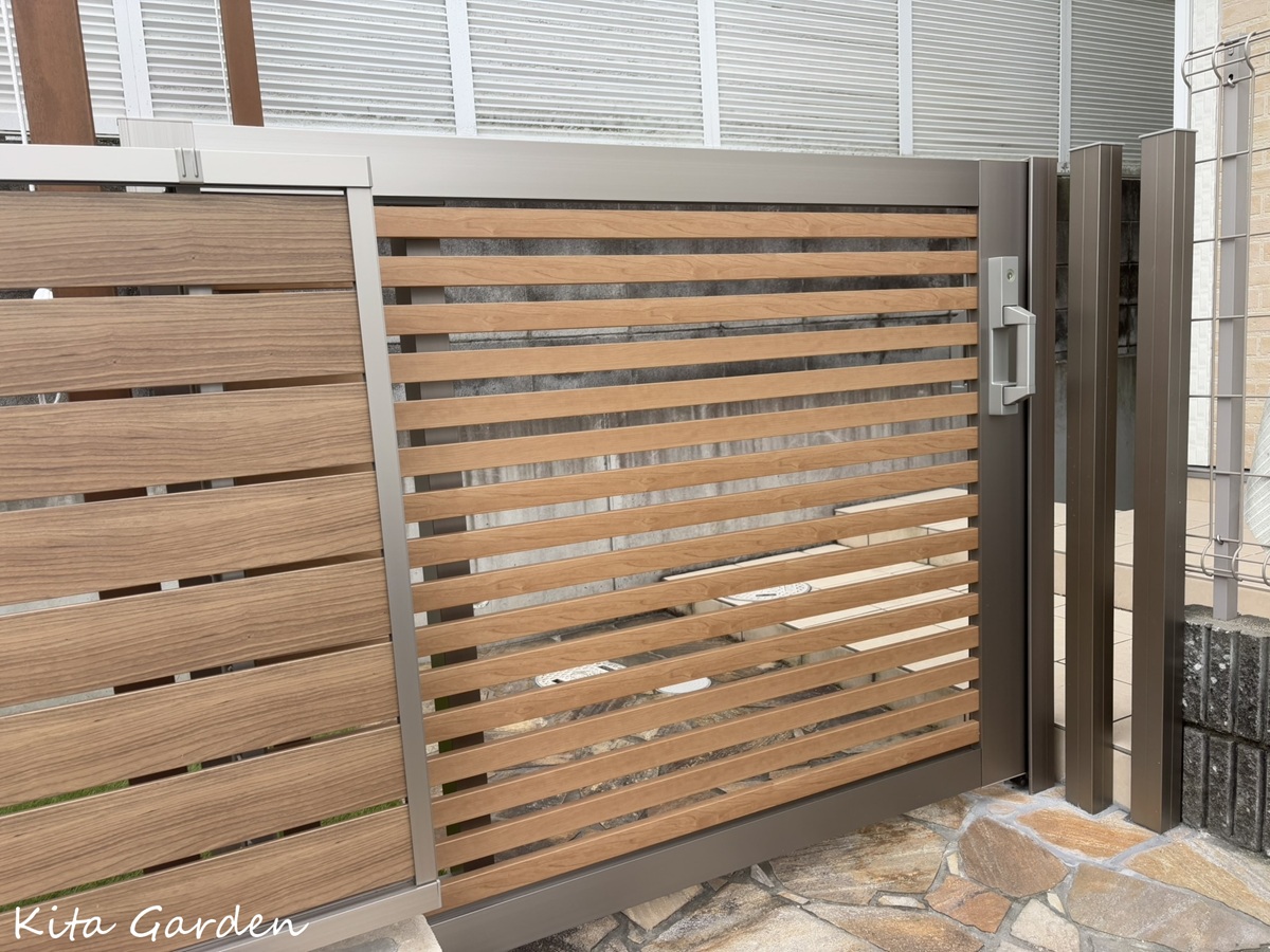 お庭をクローズするスライドドア