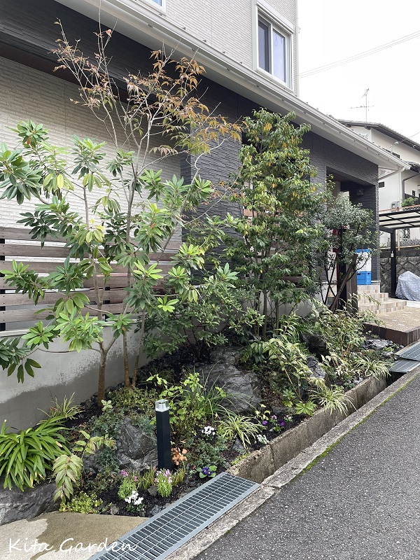 高槻市の外構の庭のメンテナンス工事