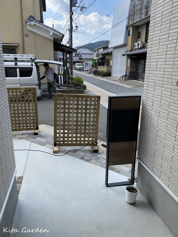 玄関前に設置したセーフティガードフェンス